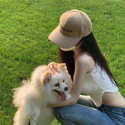 照片中的女孩